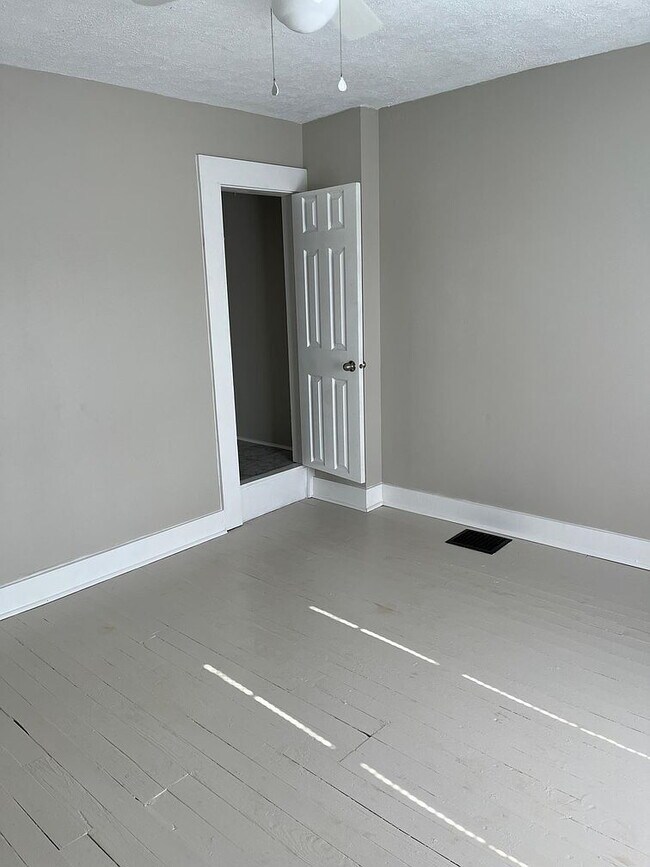 Building Photo - Single Family Home