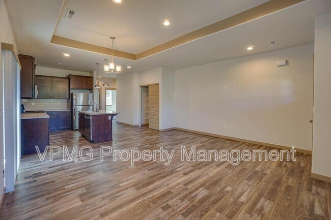 Building Photo - 13801 NE 33rd Cir