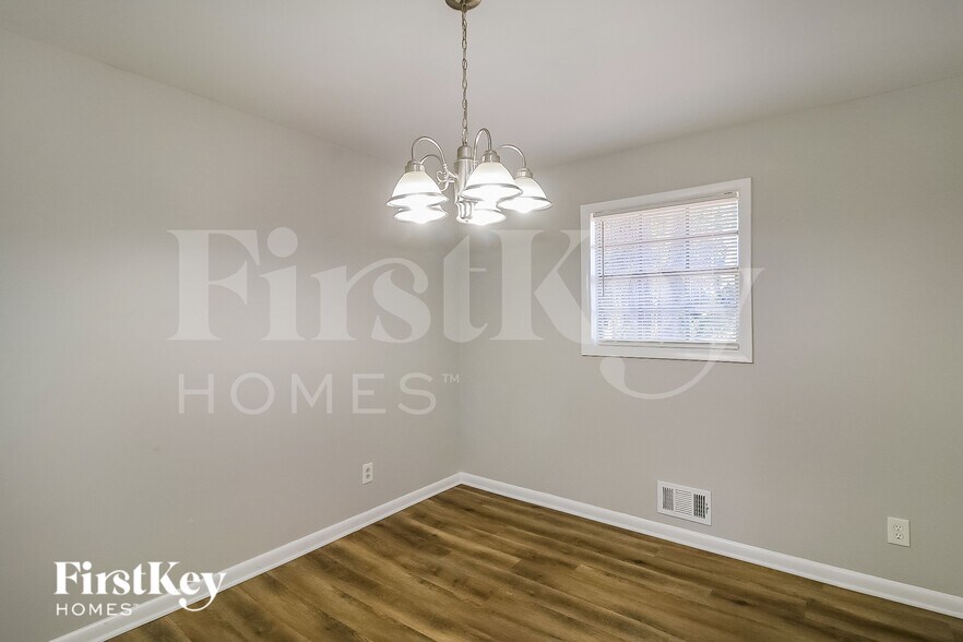 Building Photo - 2364 Tiffany Cir