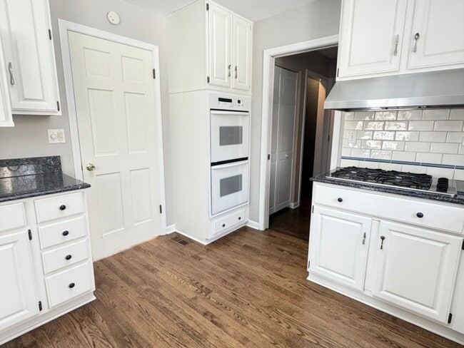 Building Photo - 145 Pine Tree Ln