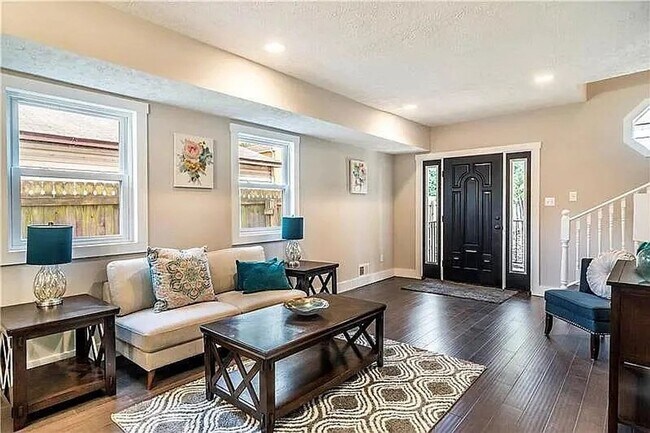 Building Photo - 4 Bed 3 Bath in Oakmont