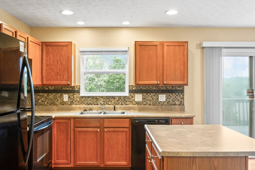 Building Photo - 2748 Pebble Creek Way