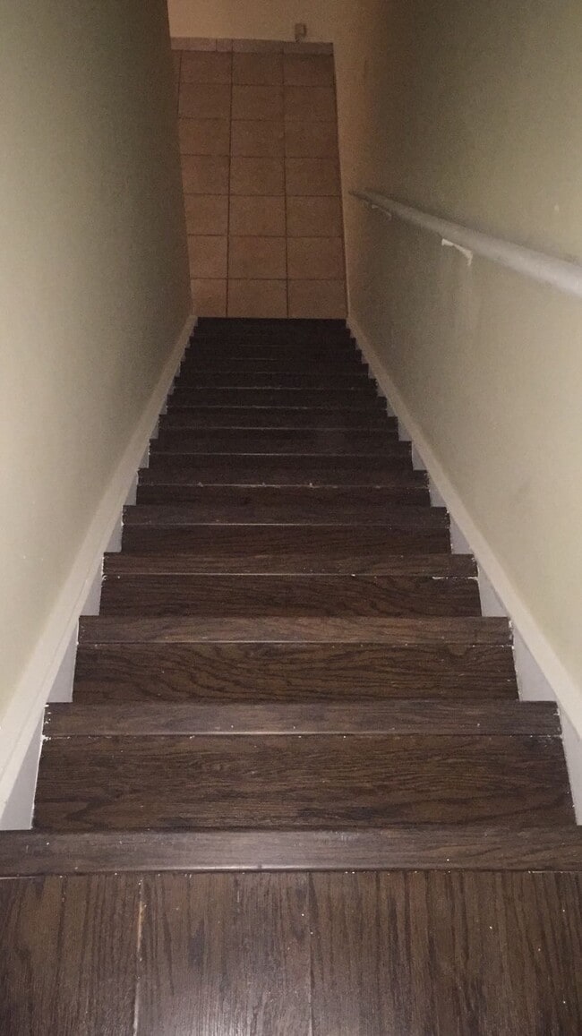 Building Photo - 212 Palm Cir E