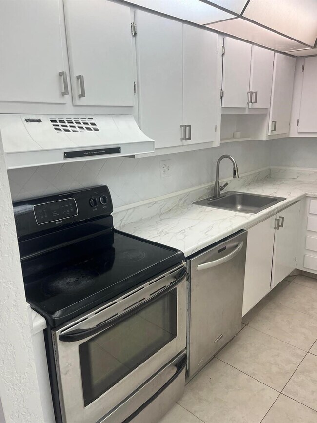 Building Photo - 6301 N University Dr