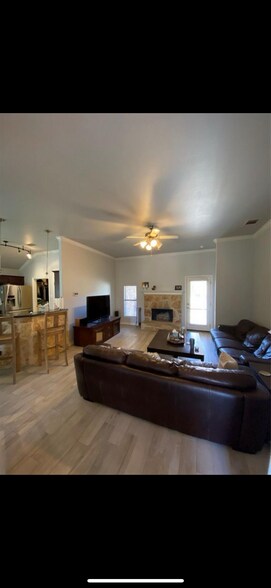 Building Photo - 201 High Meadow Ct