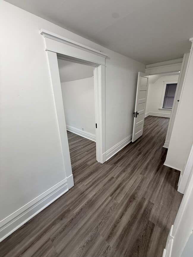 Building Photo - 705 SW 2nd Ave