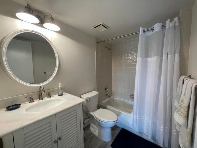 Building Photo - 355 S Ocean Dr