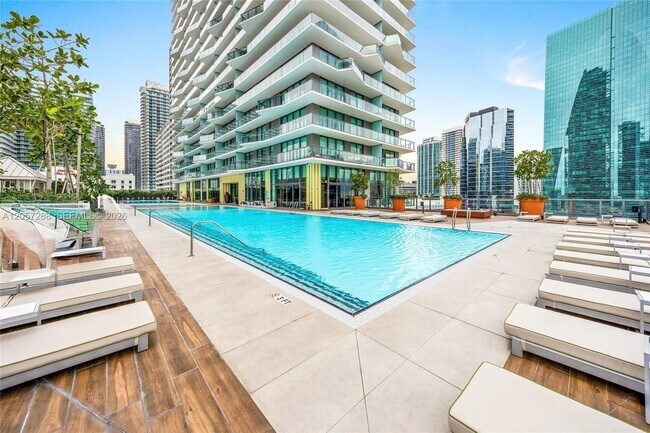 Building Photo - 1300 S Miami Ave