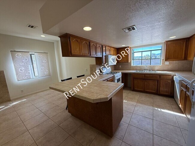 Building Photo - 3822 W Ave K 6
