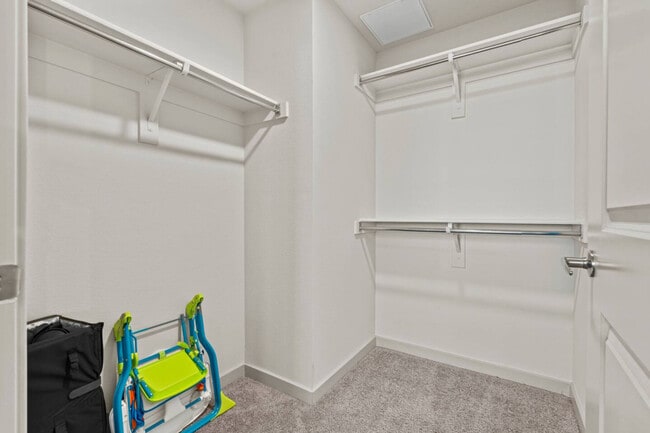 Building Photo - 711 W Broadway Rd