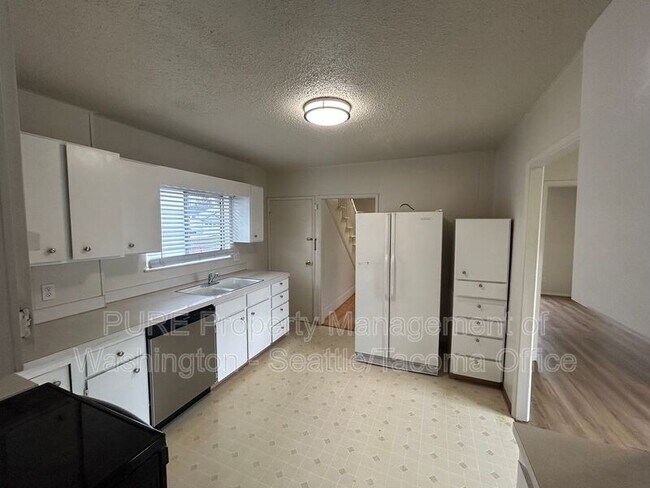 Building Photo - 3832 S Cushman Ave