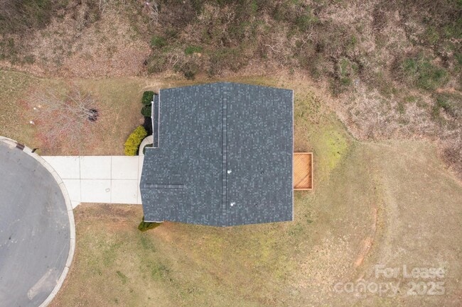 Building Photo - 302 Flanders Dr