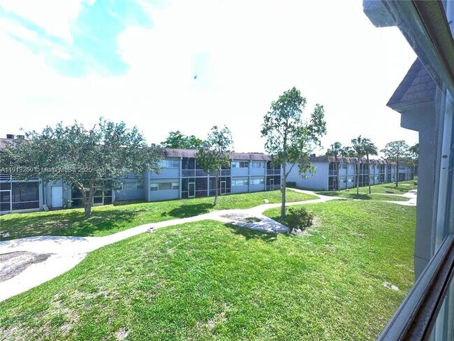 Building Photo - 7320 NW 85th Ct