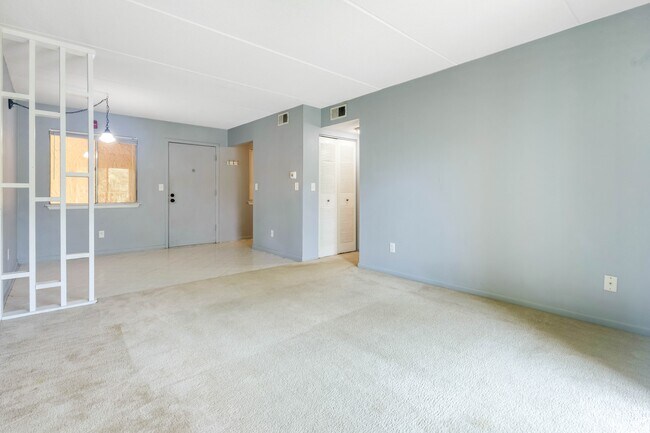 Building Photo - 209 W Miracle Strip Pkwy