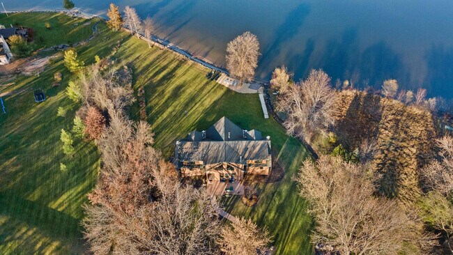 Building Photo - 222 Grouse Dr