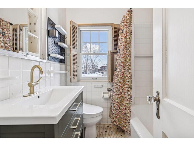 Building Photo - 1197 W Como Blvd