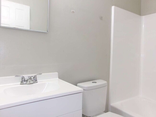 Building Photo - I bedroom Available in Auburndale