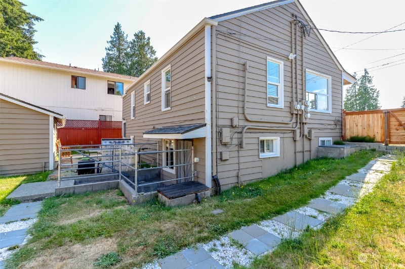 Building Photo - 14630 11th Ave SW