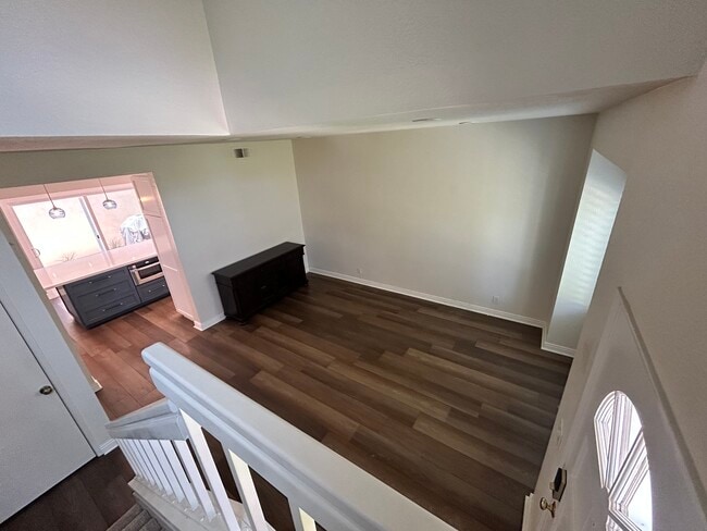 Building Photo - 340 Fallingstar