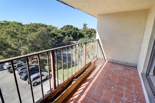 Building Photo - 11905 NE 2nd Ave