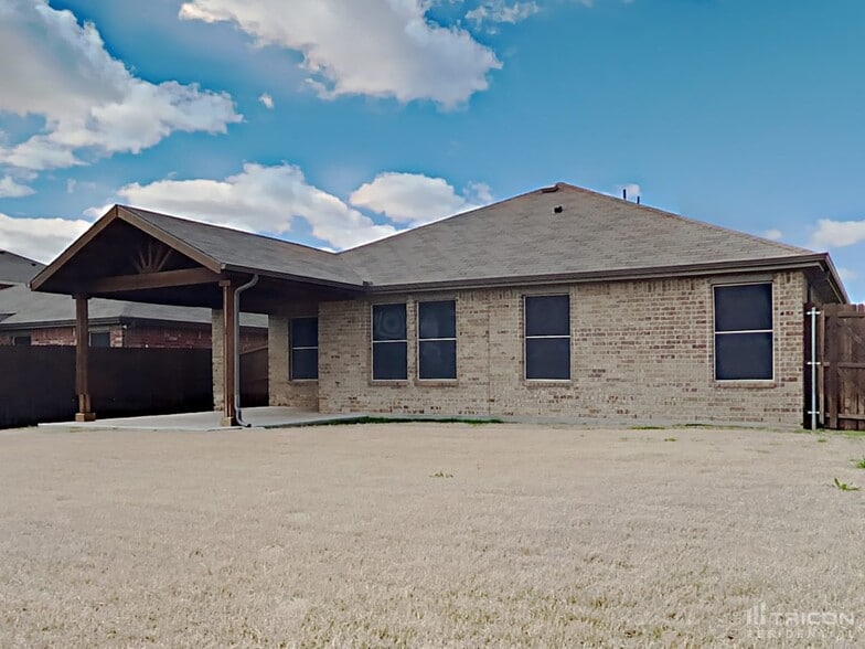 Building Photo - 1308 Basswood Ln