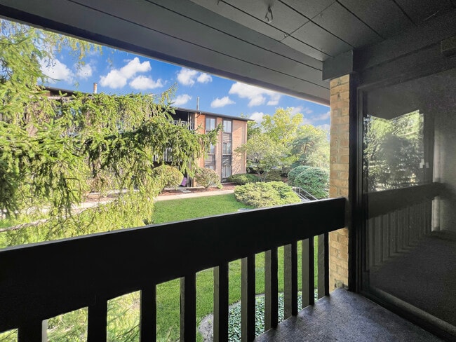 Building Photo - 6153 Knoll Way Dr