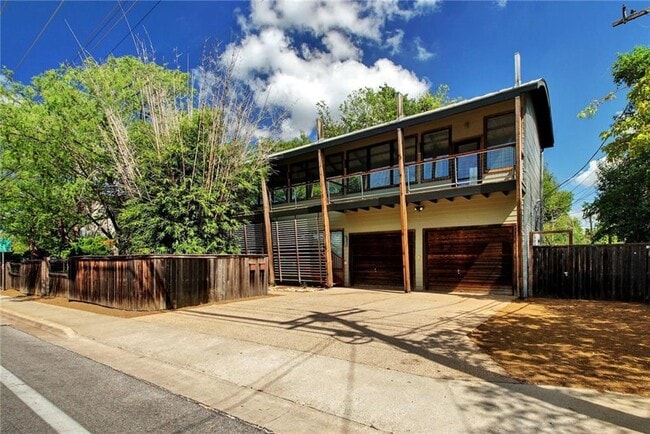 Building Photo - 1308 W N Loop Blvd