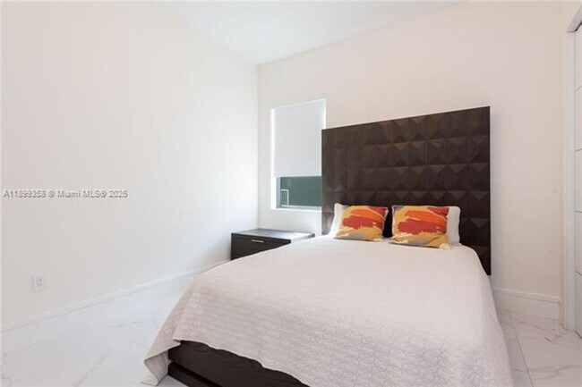 Building Photo - 17320 SW 92nd Ct