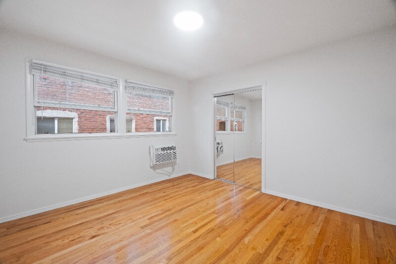 Building Photo - 2001 Beachwood Dr