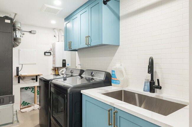 Building Photo - 2453 4th Ave W