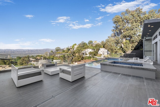 Building Photo - 7275 Mulholland Dr