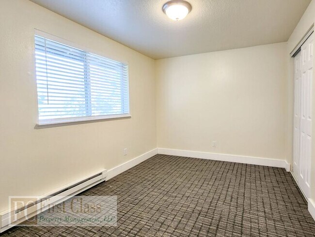 Building Photo - 3022 SE 38th Ct