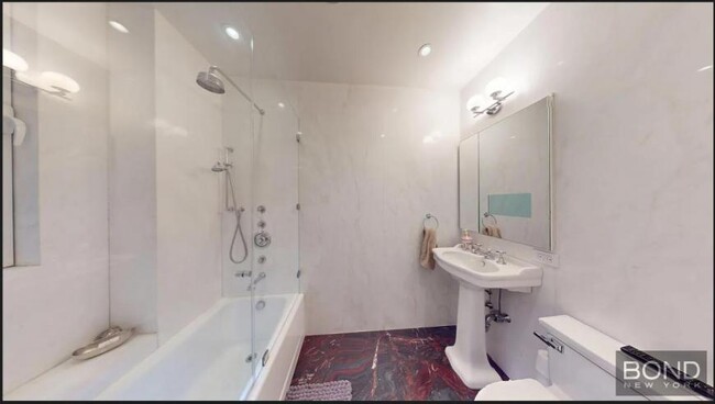 Building Photo - 2 bedroom in New York NY 10019