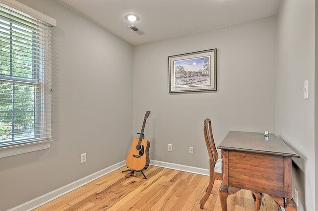 Building Photo - 9 Wayland Ct