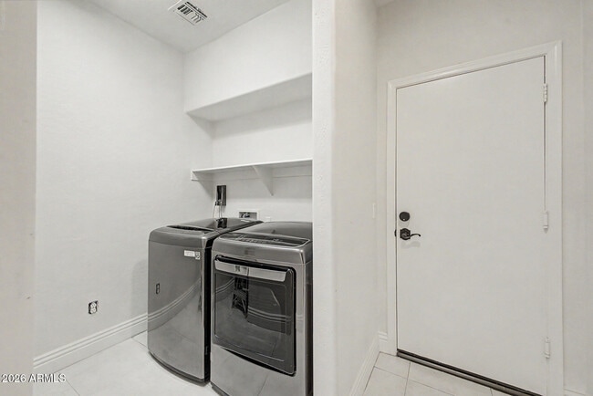 Building Photo - 2737 W Glenhaven Dr
