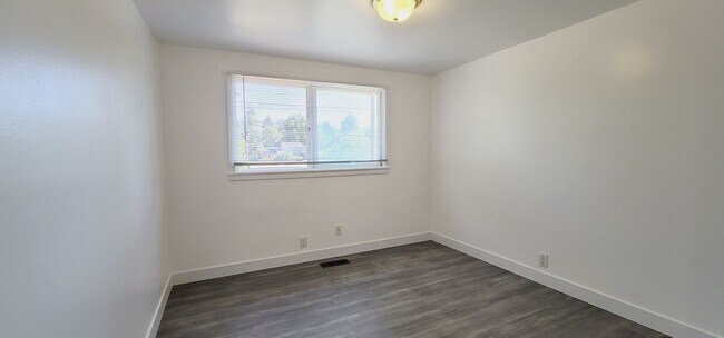 Building Photo - 13240 22nd Ave S