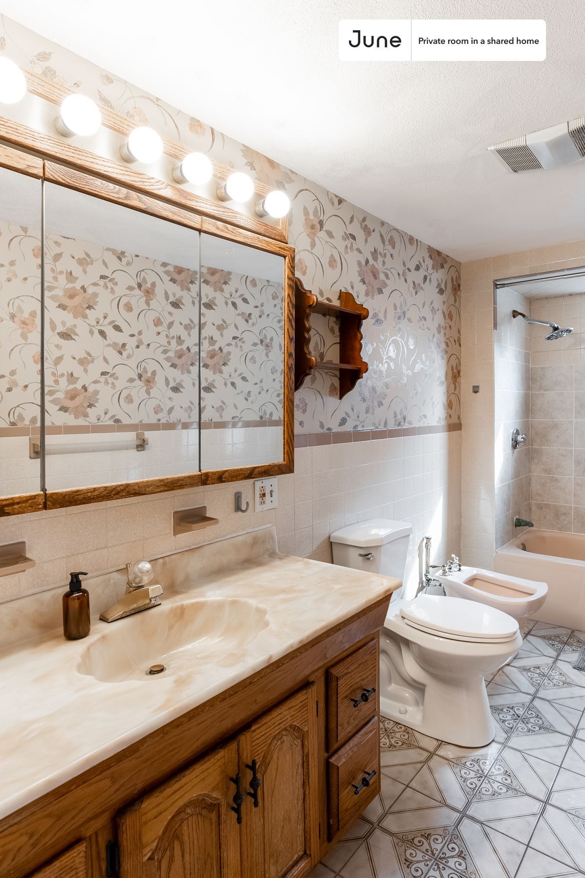 Building Photo - Room in Shared 6 bed/1.5 bath home in Somerville