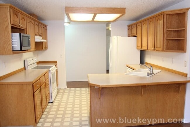 Building Photo - 3 Bed, 2 Bath Home with Large Covered Deck in North Image Neighborhood