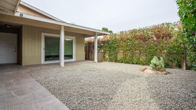 Building Photo - 53635 Avenida Bermudas