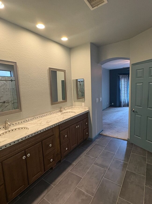 Building Photo - 110 E Bighorn Ct