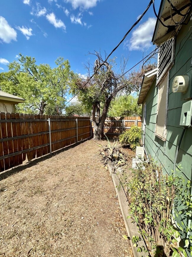 Building Photo - COMING MARCH 2026 - Cozy Santa Rita Duplex!