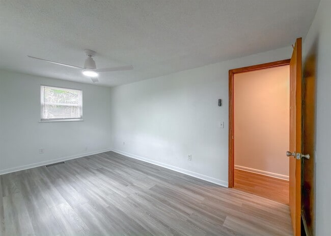 Building Photo - 1210 Carson Dr