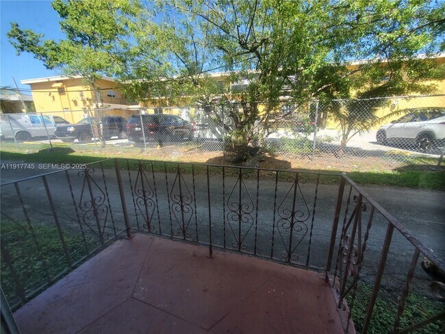 Building Photo - 1008 NW 45th Ave