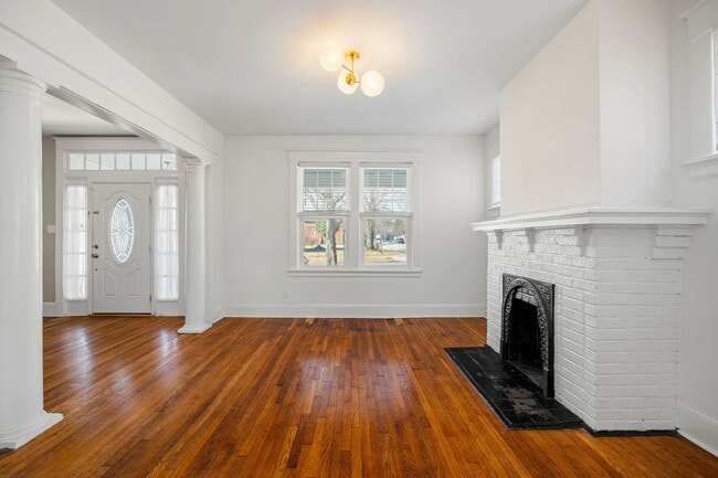 Building Photo - Spacious Corner-Lot Home on Carolina Ave