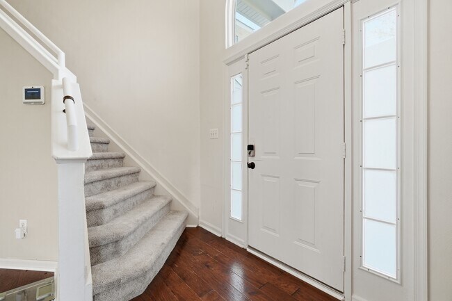 Building Photo - 1721 Chestwood Dr