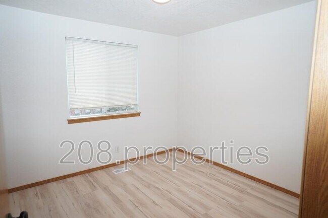 Building Photo - 3425 W Glenn St