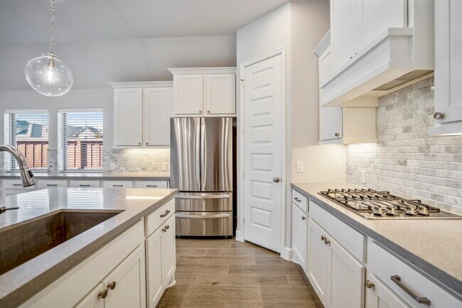 Building Photo - 7845 Charter Hill Dr