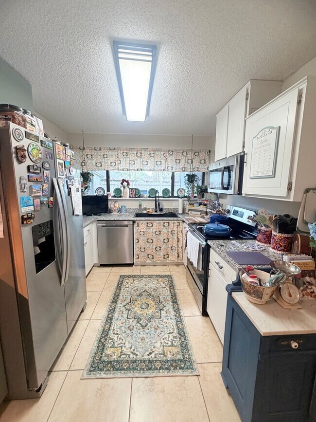 Building Photo - Fenced in 4 Bed 2 Bath in Mariners Landing