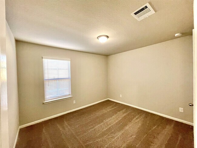 Building Photo - 934 Golden Willow Ln