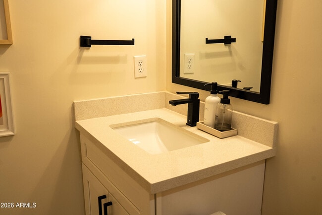 Building Photo - 8701 E Chaparral Rd